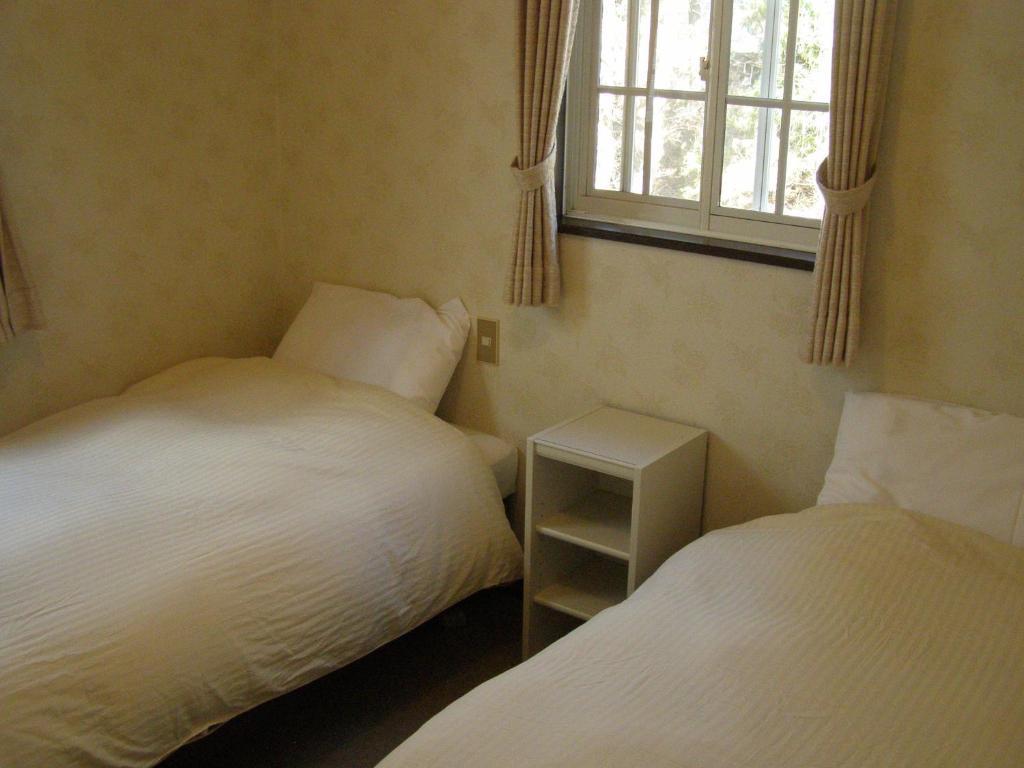 ซันนี่ ไซด์ ฮัท Bed & Breakfast ฮาคุบะ ห้อง รูปภาพ